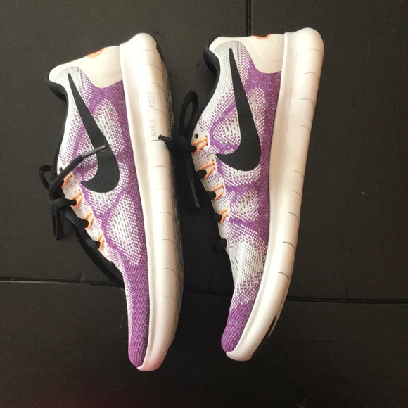 Nike Tennis Shoes - Picture 4 of 6